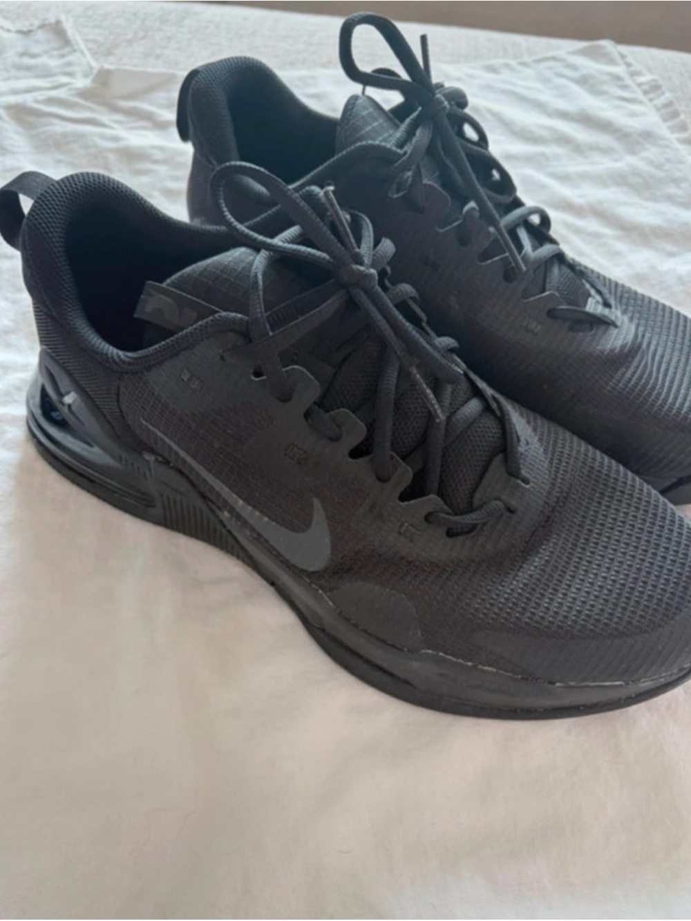 Nike Men's Black Mesh Low-Top Sneakers
